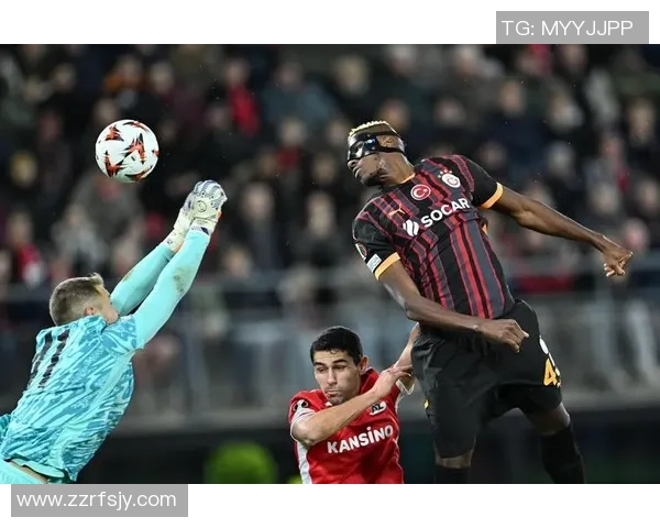 国王杯曼联大胜那不勒斯红牌争议引发全场热议与转会传闻