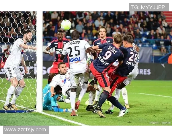 欧冠赛场惊现冷门里昂3-0莱比锡引发争议判罚全场沸腾 欧冠赛场惊现冷门里昂3-0莱比锡引发争议判罚全场沸腾