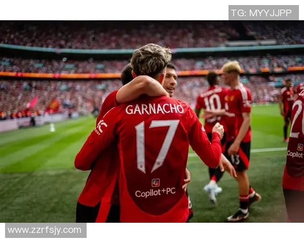 德甲激战：尤文图斯狂胜曼联五球引发全场热烈反响